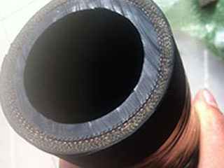 Abrasion resistant sandblasting rubber hose